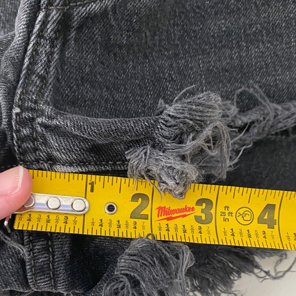 Levi’s 501 Edgy Black Frayed Denim Shorts - Picture 8 of 9